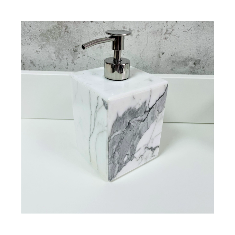 marmurowy-elegancki-dozownik-do-łazienki