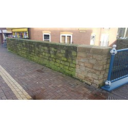 czyszczenie-ogrodzenia-z-piaskowca