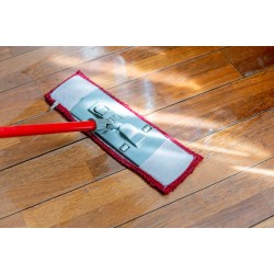 preparat-antypoślizgowy-do-paneli