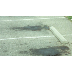 usuwanie-plam-z-oleju-silnikowego-z-betonu