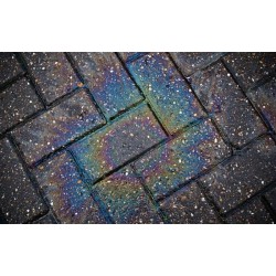 czym-zmyć-olej-z-kostki