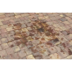 jak-usunąć-plamę-z-kostki