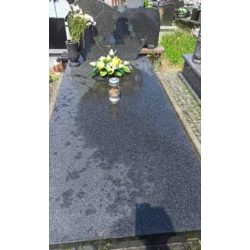 czym-zmyć-wosk-z-pomnika