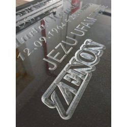 grawerowanie-liter-w-kamieniu