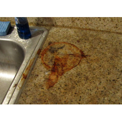 usuwanie-rdzy-z-kamienia